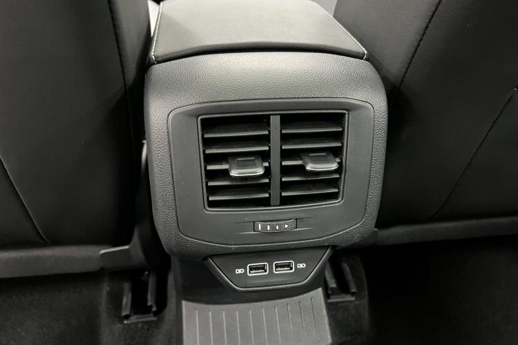 Used Volkswagen T-ROC 2023 300TSI DSG Two-Wheel Drive Starlight Edition Interior 4