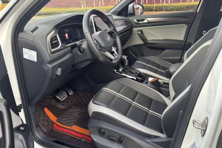 Used Volkswagen T-ROC 2023 300TSI DSG Two-Wheel-Drive Chen Guang Edition Interior 5