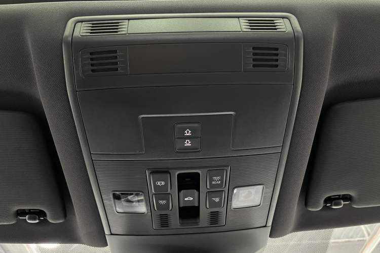 Used Volkswagen T-ROC 2023 300TSI DSG Two-Wheel Drive Starlight Edition Interior 5