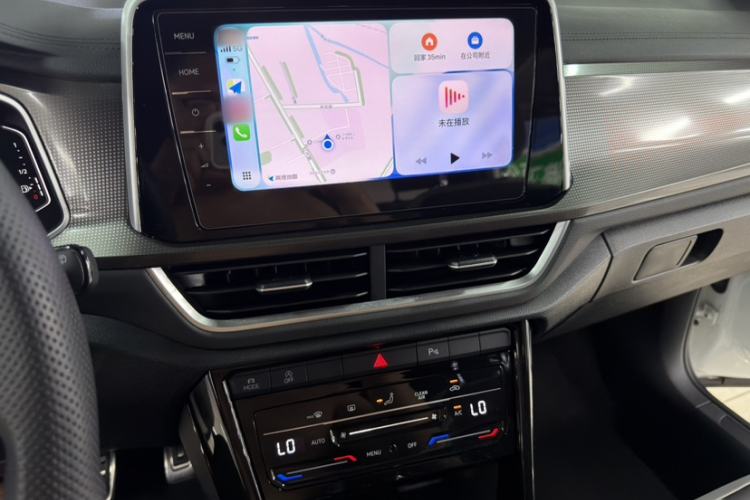 Used Volkswagen T-ROC 2023 300TSI DSG Two-Wheel-Drive Chen Guang Edition Interior 5
