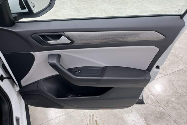 Used Volkswagen T-ROC 2023 300TSI DSG Two-Wheel Drive Starlight Edition Interior 6