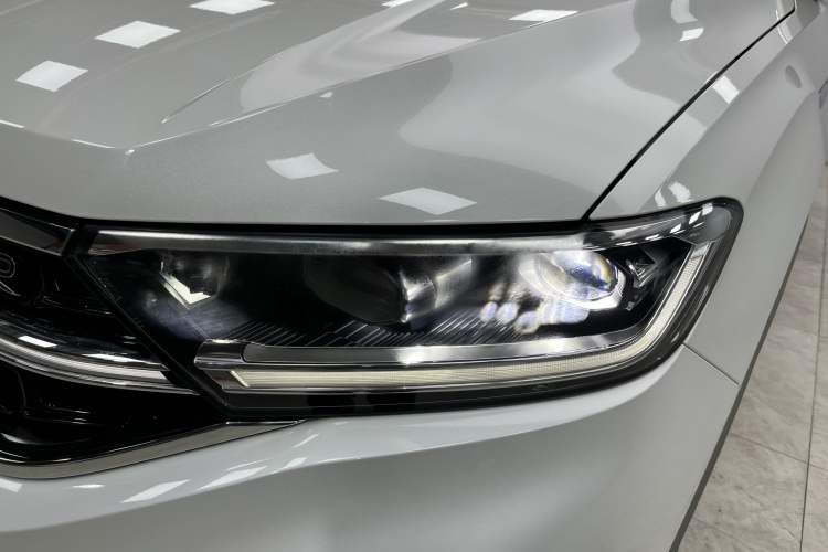 Used Volkswagen T-ROC 2023 300TSI DSG Two-Wheel Drive Starlight Edition Interior 8
