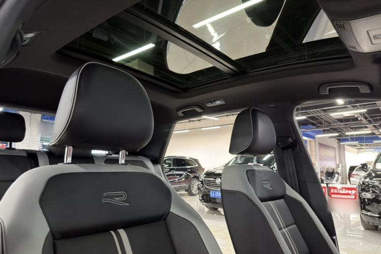 Used Volkswagen T-ROC 2023 300TSI DSG Two-Wheel-Drive Chen Guang Edition Interior 8