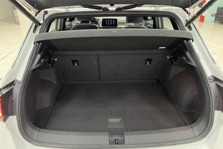 Used Volkswagen T-ROC 2023 300TSI DSG Two-Wheel Drive Starlight Edition Interior 9