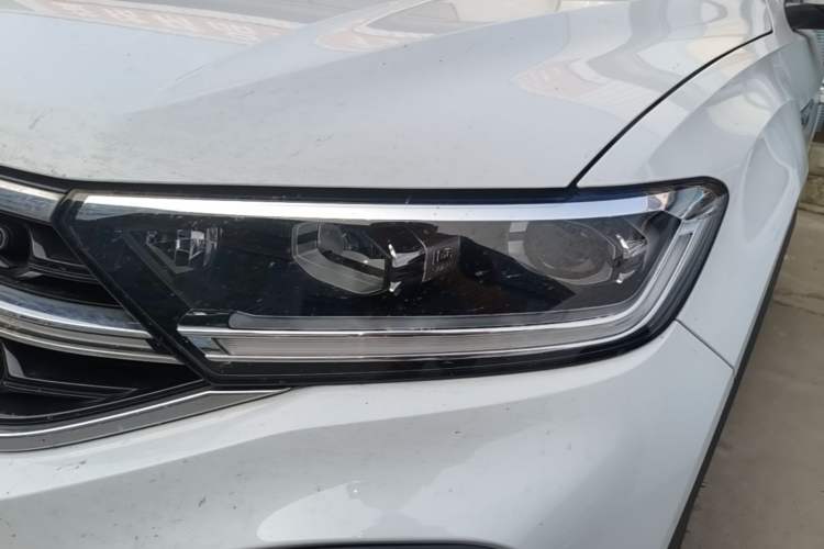 Used Volkswagen T-ROC 2023 300TSI DSG Two-Wheel-Drive Chen Guang Edition Left Front Headlight