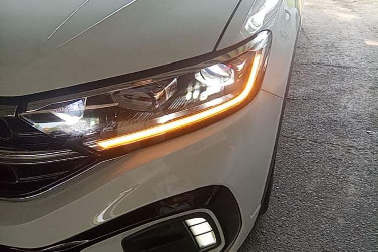 Used Volkswagen T-ROC 2023 300TSI DSG Two-Wheel-Drive Chen Guang Edition Left Front Headlight