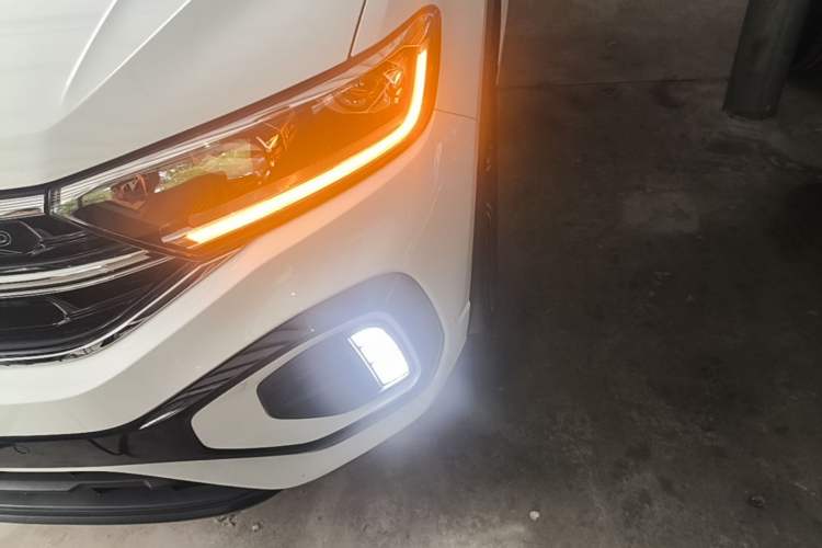 Used Volkswagen T-ROC 2023 300TSI DSG Two-Wheel-Drive Chen Guang Edition Left Front Headlight