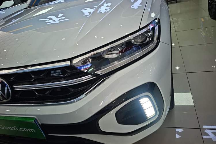 Used Volkswagen T-ROC 2023 300TSI DSG Two-Wheel-Drive Chen Guang Edition Left Front Headlight