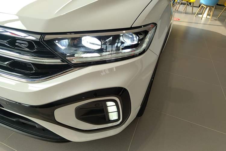 Used Volkswagen T-ROC 2023 300TSI DSG Two-Wheel-Drive Chen Guang Edition Left Front Headlight
