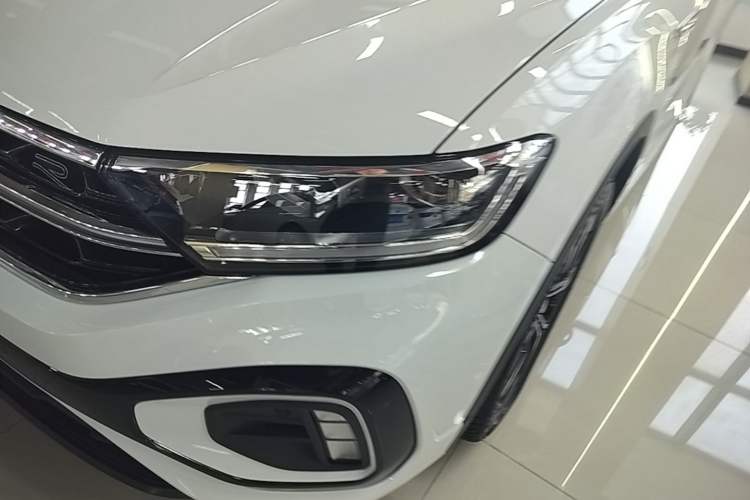Used Volkswagen T-ROC 2023 300TSI DSG Two-Wheel-Drive Chen Guang Edition Left Front Headlight