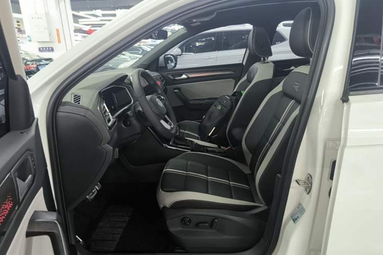 Used Volkswagen T-ROC 2023 300TSI DSG Two-Wheel-Drive Chen Guang Edition Left Front Seat