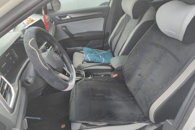 Used Volkswagen T-ROC 2023 300TSI DSG Two-Wheel-Drive Chen Guang Edition Left Front Seat