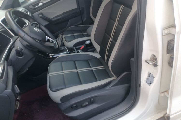 Used Volkswagen T-ROC 2023 300TSI DSG Two-Wheel-Drive Chen Guang Edition Left Front Seat