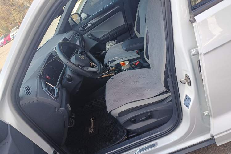 Used Volkswagen T-ROC 2023 300TSI DSG Two-Wheel-Drive Chen Guang Edition Left Front Seat