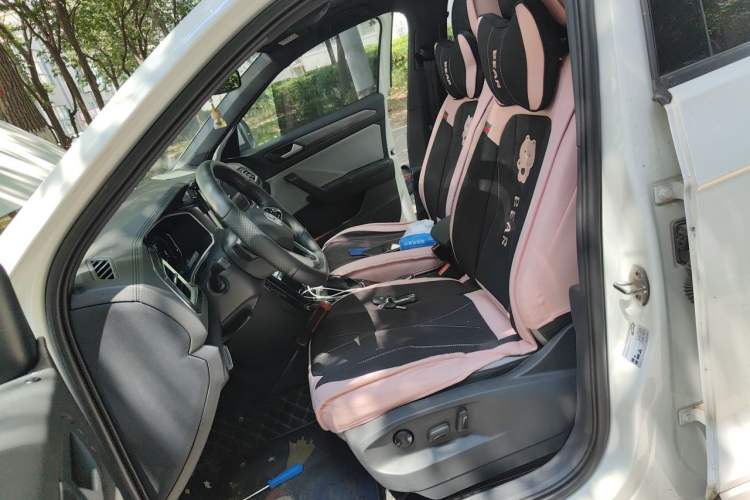 Used Volkswagen T-ROC 2023 300TSI DSG Two-Wheel-Drive Chen Guang Edition Left Front Seat