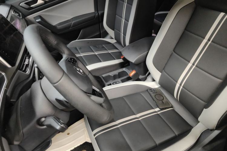 Used Volkswagen T-ROC 2023 300TSI DSG Two-Wheel-Drive Chen Guang Edition Left Front Seat