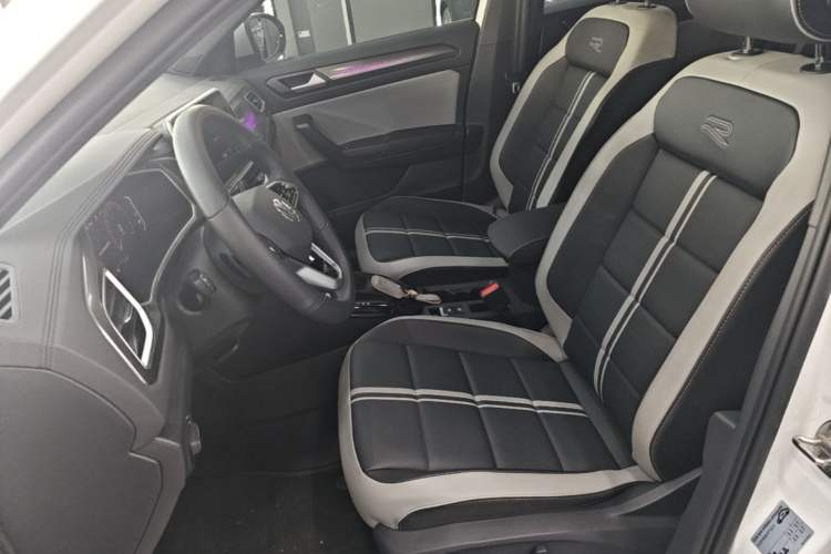 Used Volkswagen T-ROC 2023 300TSI DSG Two-Wheel-Drive Chen Guang Edition Left Front Seat