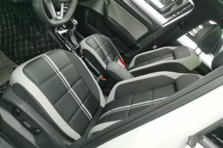 Used Volkswagen T-ROC 2023 300TSI DSG Two-Wheel Drive Starlight Edition Left Front Seat