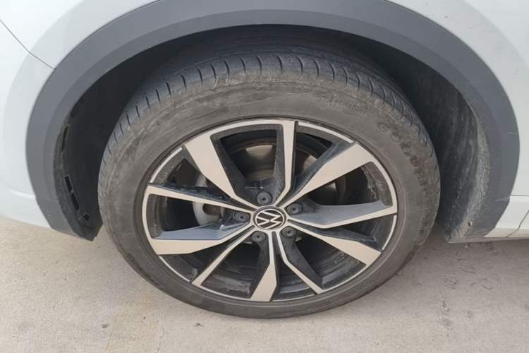 Used Volkswagen T-ROC 2023 300TSI DSG Two-Wheel-Drive Chen Guang Edition Left Front Wheel Hub