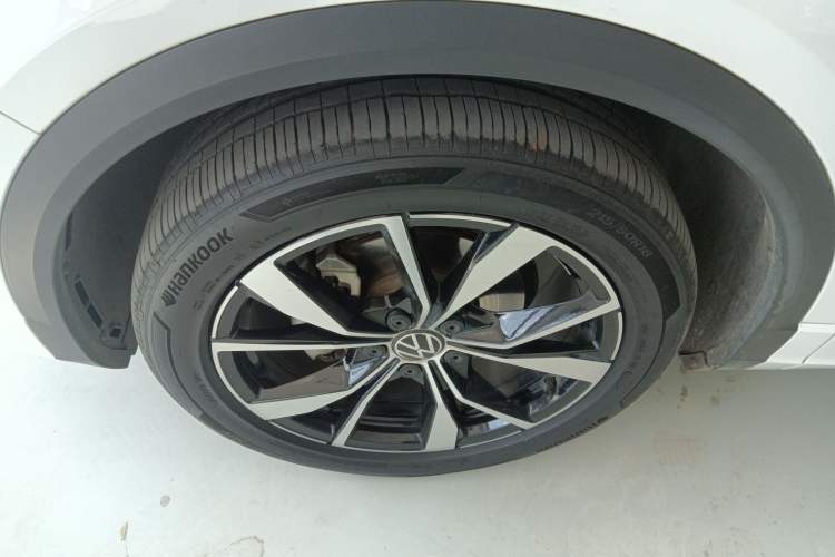 Used Volkswagen T-ROC 2023 300TSI DSG Two-Wheel-Drive Chen Guang Edition Left Front Wheel Hub