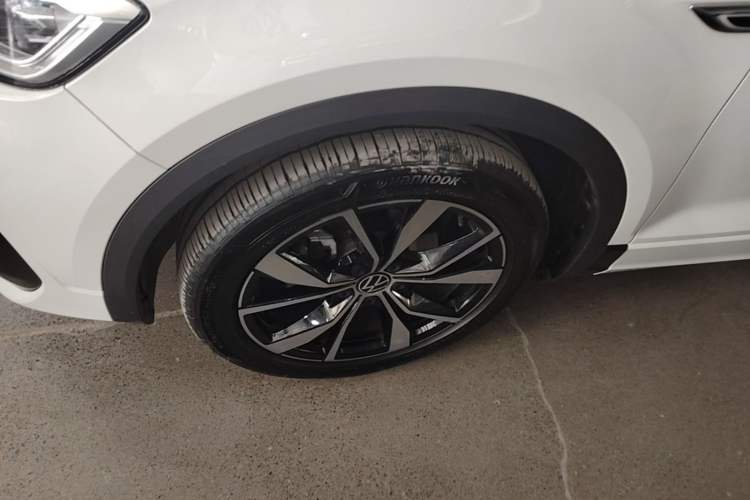 Used Volkswagen T-ROC 2023 300TSI DSG Two-Wheel-Drive Chen Guang Edition Left Front Wheel Hub