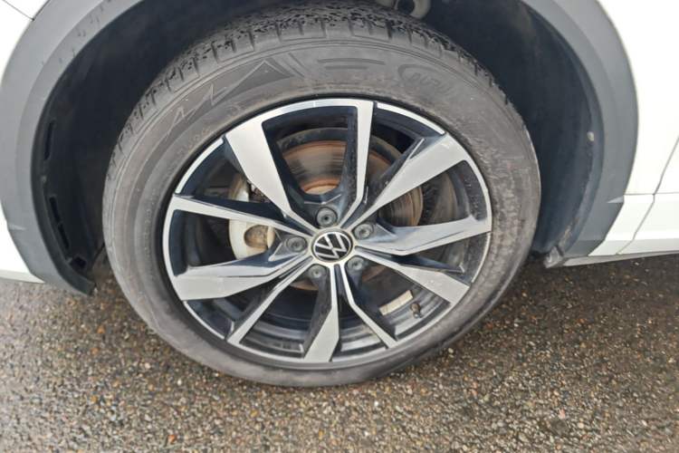 Used Volkswagen T-ROC 2023 300TSI DSG Two-Wheel-Drive Chen Guang Edition Left Front Wheel Hub