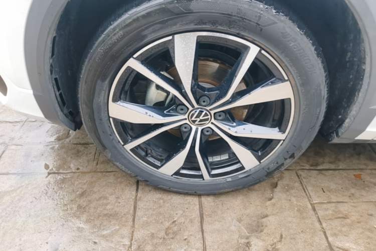 Used Volkswagen T-ROC 2023 300TSI DSG Two-Wheel-Drive Chen Guang Edition Left Front Wheel Hub