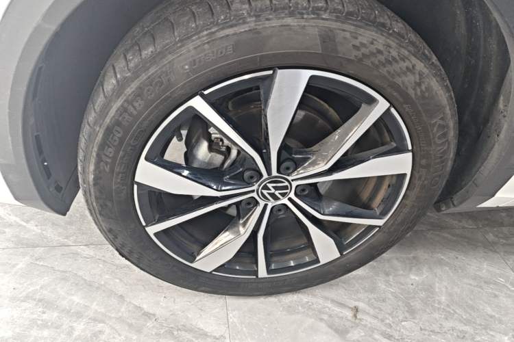 Used Volkswagen T-ROC 2023 300TSI DSG Two-Wheel-Drive Chen Guang Edition Left Front Wheel Hub