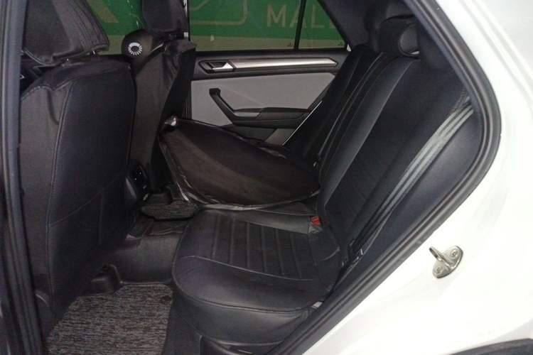 Used Volkswagen T-ROC 2023 300TSI DSG Two-Wheel-Drive Chen Guang Edition Left Rear Seat