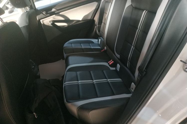 Used Volkswagen T-ROC 2023 300TSI DSG Two-Wheel Drive Starlight Edition Left Rear Seat
