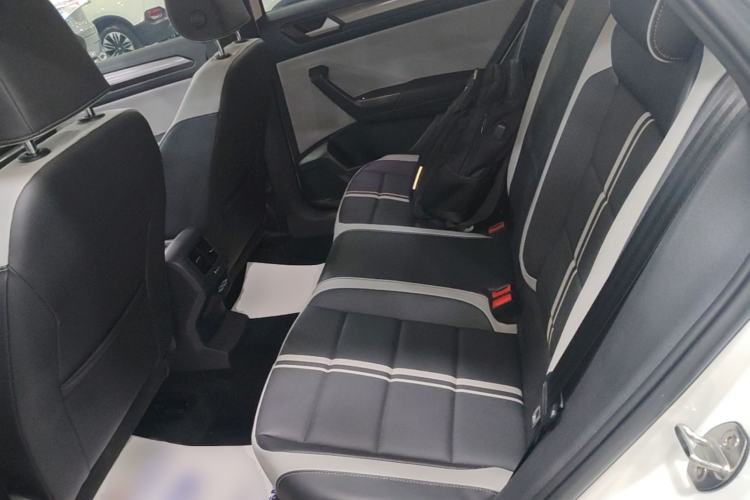 Used Volkswagen T-ROC 2023 300TSI DSG Two-Wheel-Drive Chen Guang Edition Left Rear Seat