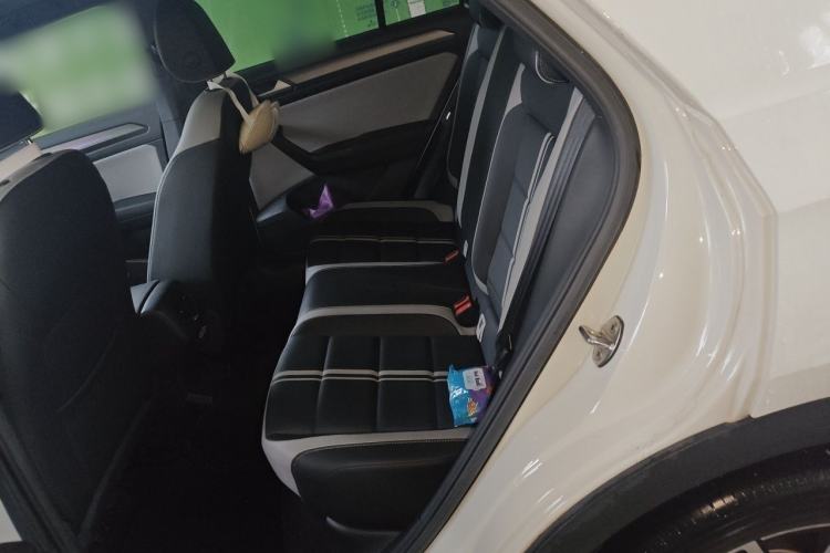 Used Volkswagen T-ROC 2023 300TSI DSG Two-Wheel-Drive Chen Guang Edition Left Rear Seat