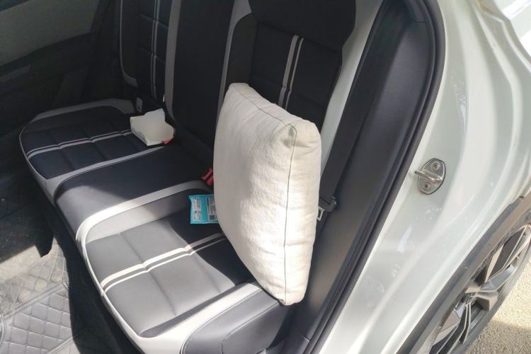 Used Volkswagen T-ROC 2023 300TSI DSG Two-Wheel-Drive Chen Guang Edition Left Rear Seat