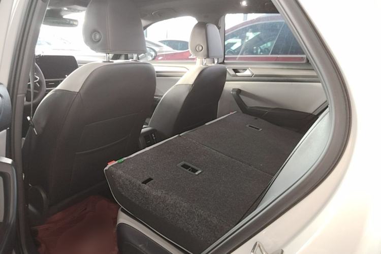 Used Volkswagen T-ROC 2023 300TSI DSG Two-Wheel-Drive Chen Guang Edition Left Rear Seat