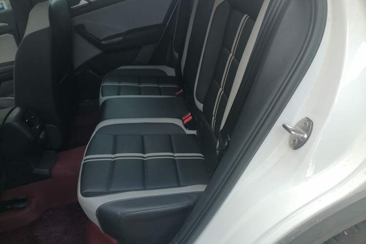 Used Volkswagen T-ROC 2023 300TSI DSG Two-Wheel-Drive Chen Guang Edition Left Rear Seat