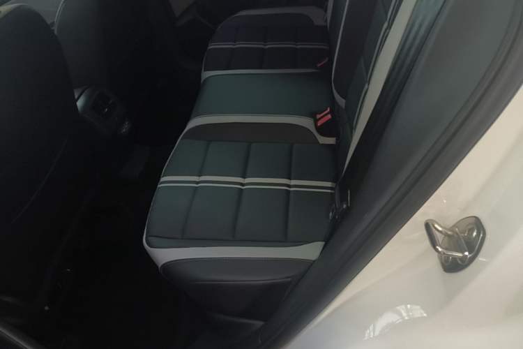 Used Volkswagen T-ROC 2023 300TSI DSG Two-Wheel-Drive Chen Guang Edition Left Rear Seat