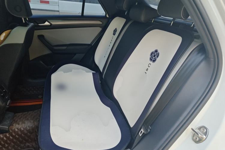 Used Volkswagen T-ROC 2023 300TSI DSG Two-Wheel-Drive Chen Guang Edition Left Rear Seat
