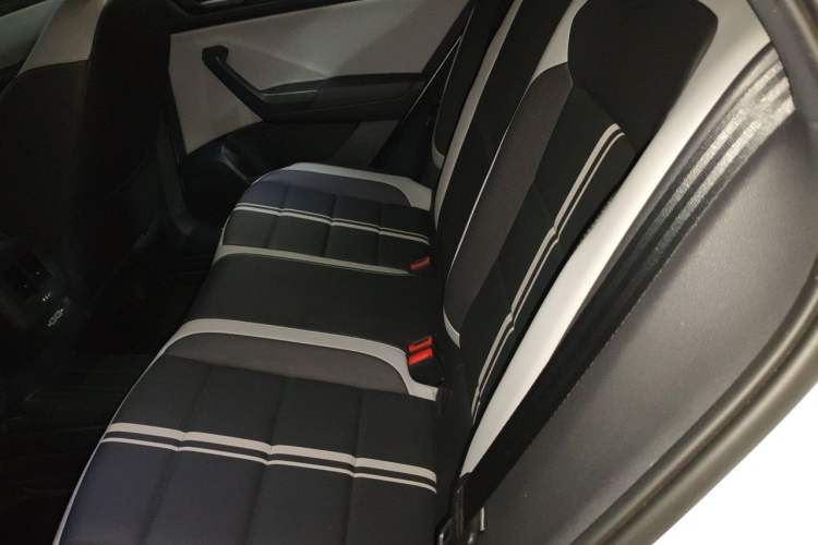 Used Volkswagen T-ROC 2023 300TSI DSG Two-Wheel-Drive Chen Guang Edition Left Rear Seat