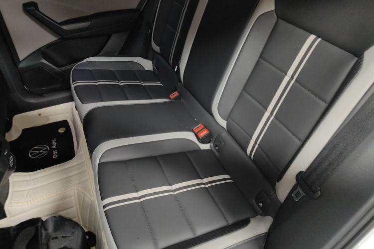 Used Volkswagen T-ROC 2023 300TSI DSG Two-Wheel-Drive Chen Guang Edition Left Rear Seat