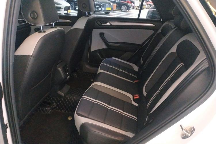 Used Volkswagen T-ROC 2023 300TSI DSG Two-Wheel-Drive Chen Guang Edition Left Rear Seat
