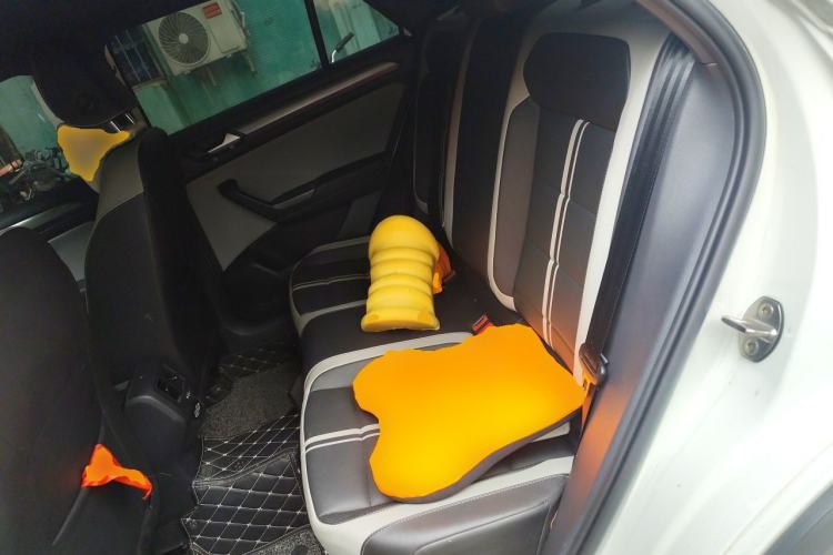 Used Volkswagen T-ROC 2023 300TSI DSG Two-Wheel-Drive Chen Guang Edition Left Rear Seat