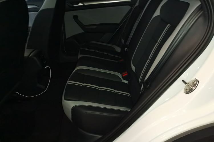 Used Volkswagen T-ROC 2023 300TSI DSG Two-Wheel-Drive Chen Guang Edition Left Rear Seat
