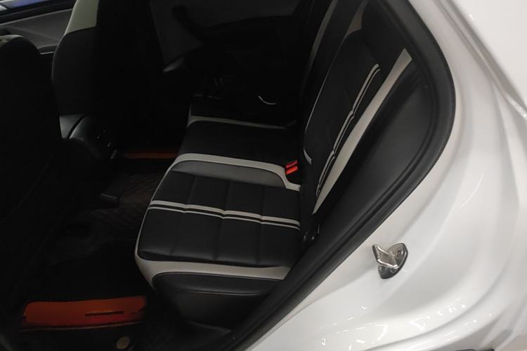 Used Volkswagen T-ROC 2023 300TSI DSG Two-Wheel-Drive Chen Guang Edition Left Rear Seat