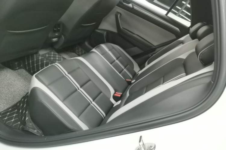 Used Volkswagen T-ROC 2023 300TSI DSG Two-Wheel Drive Starlight Edition Left Rear Seat