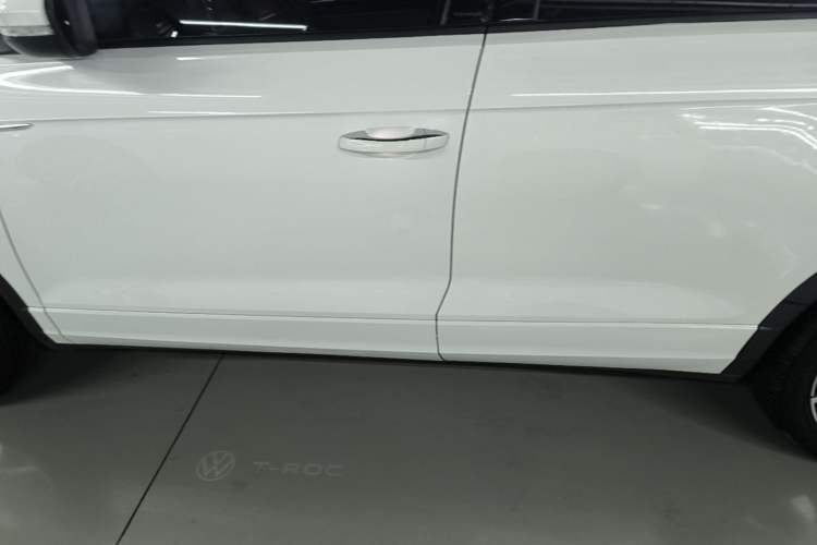 Used Volkswagen T-ROC 2023 300TSI DSG Two-Wheel-Drive Chen Guang Edition Left Side Sill