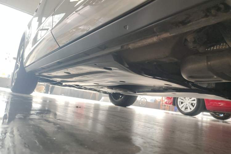 Used Volkswagen T-ROC 2023 300TSI DSG Two-Wheel-Drive Chen Guang Edition Left Side Sill