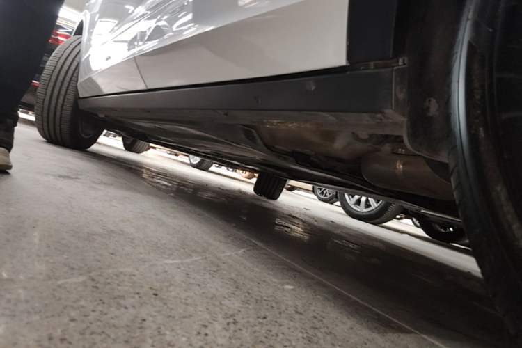 Used Volkswagen T-ROC 2023 300TSI DSG Two-Wheel-Drive Chen Guang Edition Left Side Sill