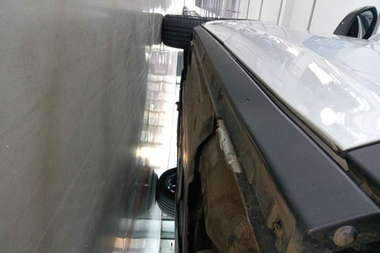 Used Volkswagen T-ROC 2023 300TSI DSG Two-Wheel-Drive Chen Guang Edition Left Side Sill