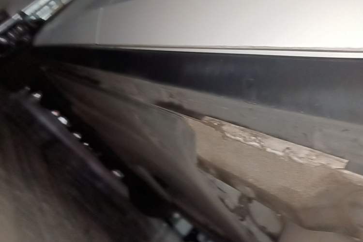 Used Volkswagen T-ROC 2023 300TSI DSG Two-Wheel-Drive Chen Guang Edition Left Side Sill