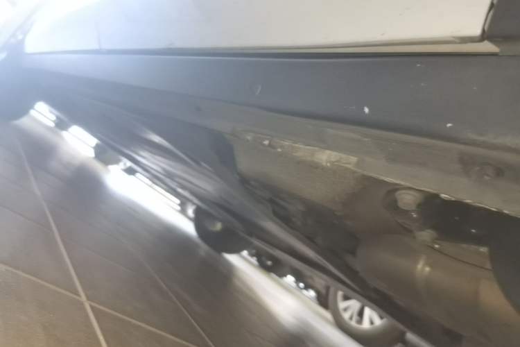 Used Volkswagen T-ROC 2023 300TSI DSG Two-Wheel-Drive Chen Guang Edition Left Side Sill